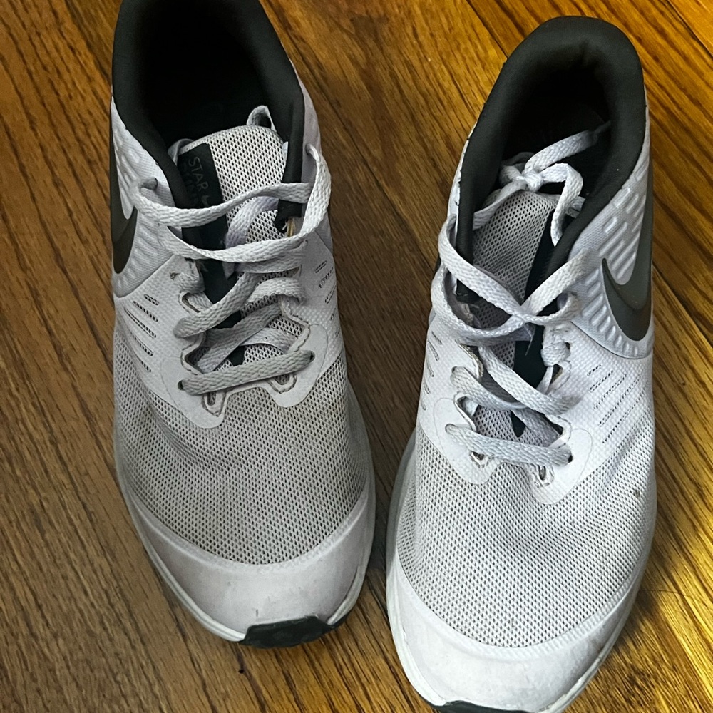 Nike girls light purple